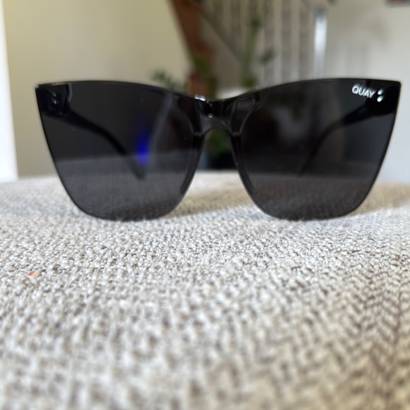 Quay Sunglasses - Picture 2 of 13